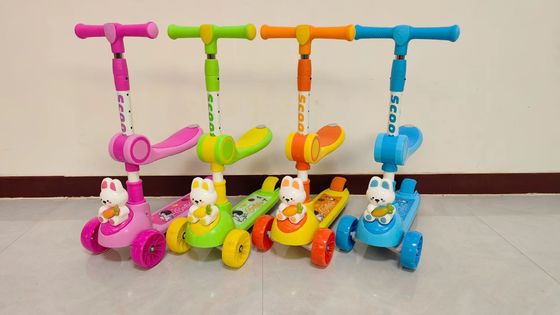 Durable 6km/H Kids 3 Wheel Scooter Toys Folding Scooter Customizable