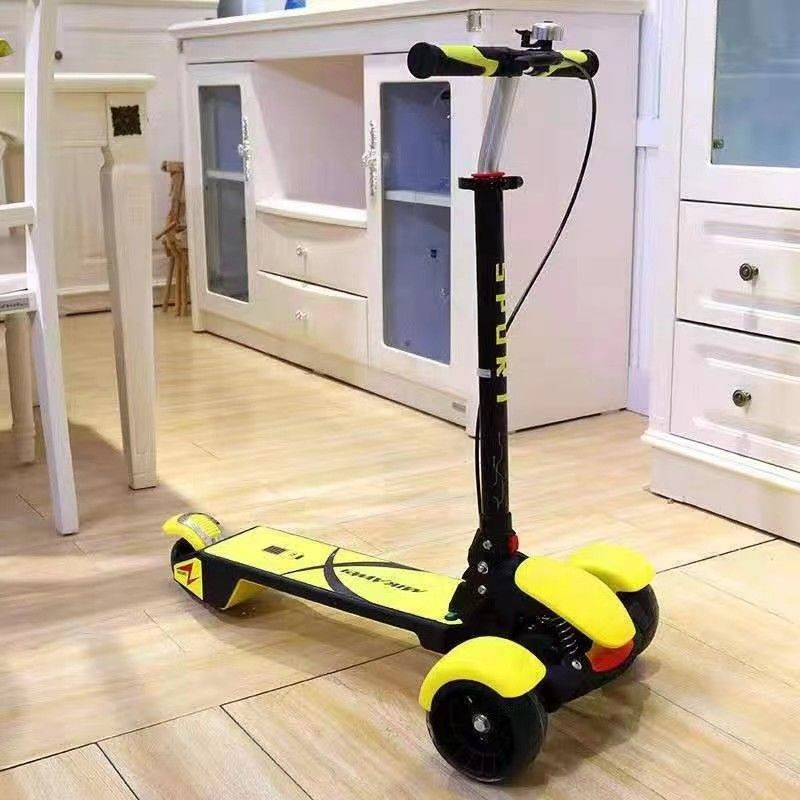 Exquisite Childrens 3 Wheel Scooter Folding Light Up Scooter Customizable